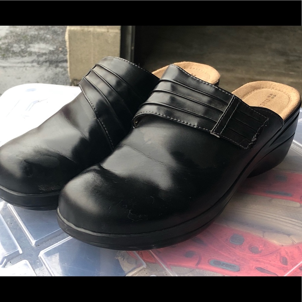 Naturalized Women’s Black Leather Slide Up Clogs Sandals Size 10M